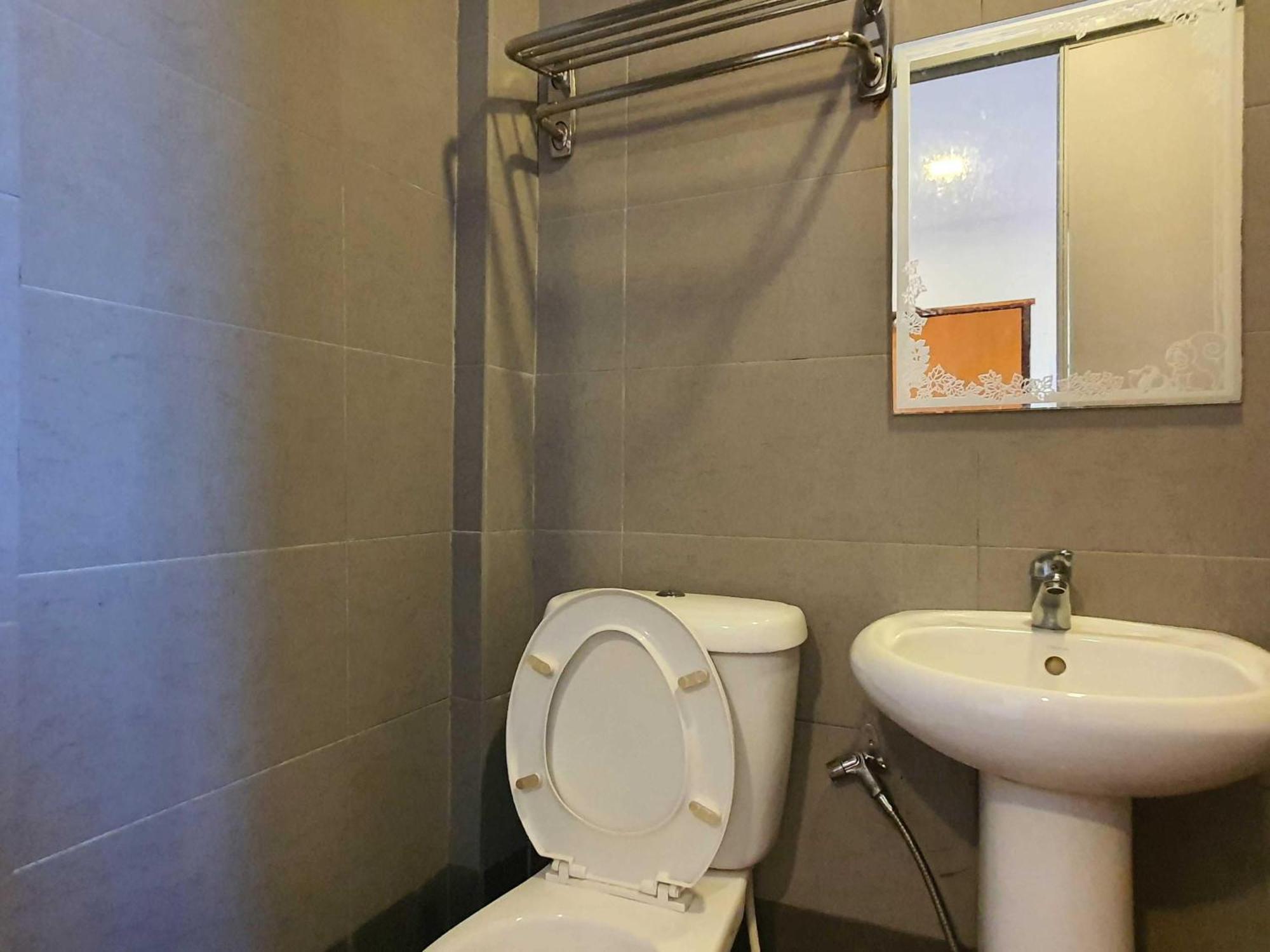Oyo 91053 Signature Inn มีรี ภายนอก รูปภาพ